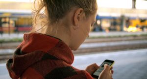 pige med telefon2 psykoterapi og parterapi nær Vejle og Horsens